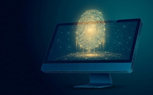 Digitális biometrikus azonosítás megjelenítése egy monitoron, aranyszínű ujjlenyomat-mintázattal és hálózati kapcsolatokkal.